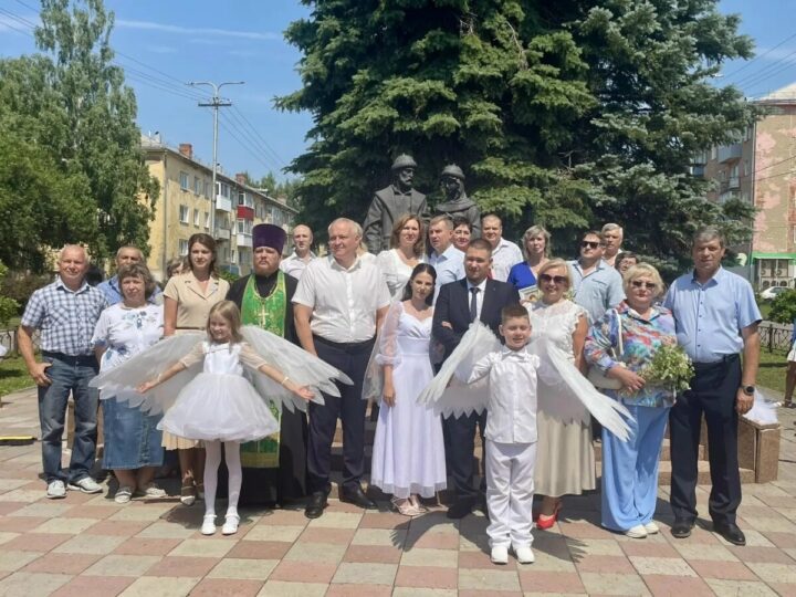 В Осинниках прошли торжества в День семьи, любви и верности