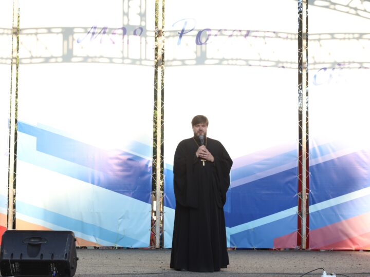 Кемеровский священник принял участие в семейном фестивале