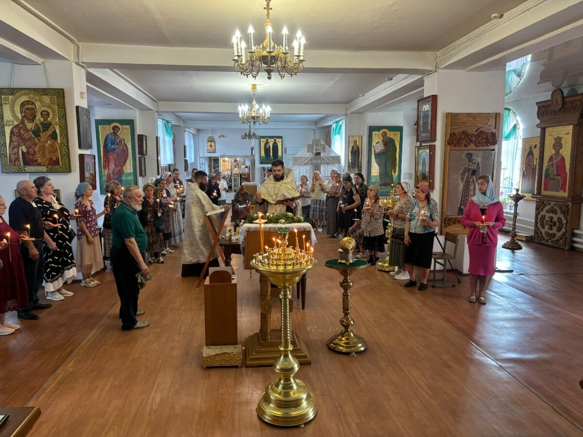 Таинство Елеосвящения совершили в новокузнецком храме