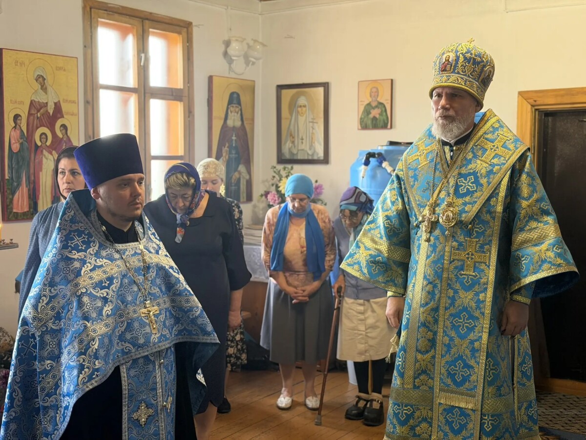 Епископ Новокузнецкий и Таштагольский Владимир совершил всенощное бдение в Успенском храме села Атаманово