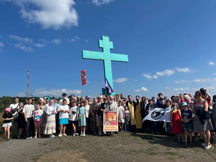 «Крест над градом»: в Кемерове прошёл традиционный крестный ход с Феодоровской иконой Божией Матери