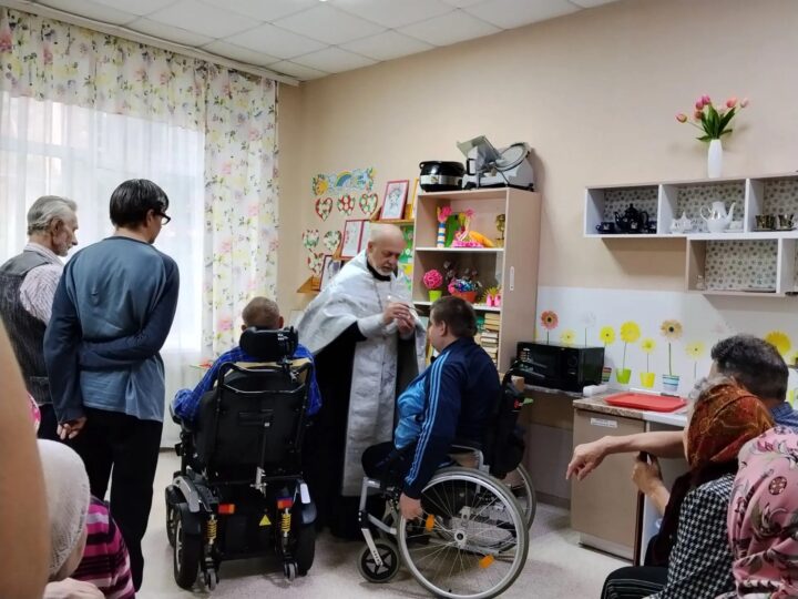В Юргинском доме-интернате для престарелых и инвалидов прошла встреча со священником