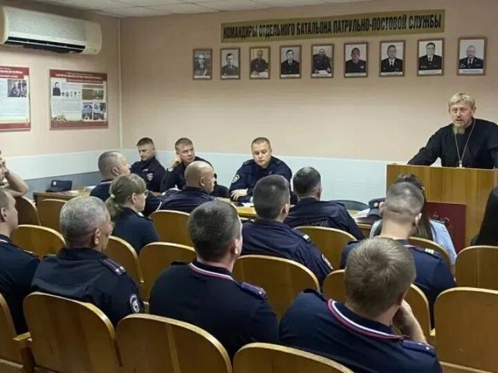 Клирик Кемеровской епархии встретился с сотрудниками патрульно-постовой службы Кемерова