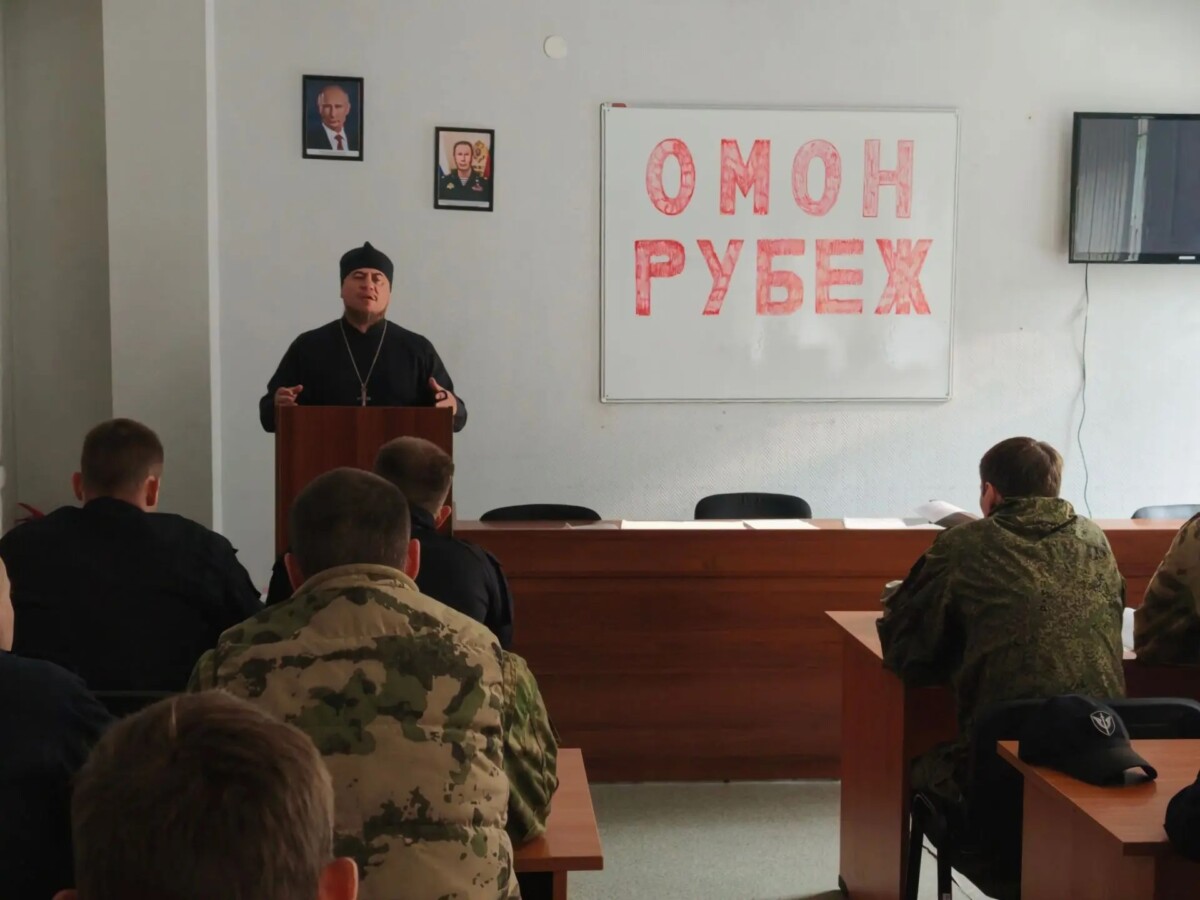 Клирик Новокузнецкой епархии провёл встречу с сотрудниками ОМОН города Новокузнецка