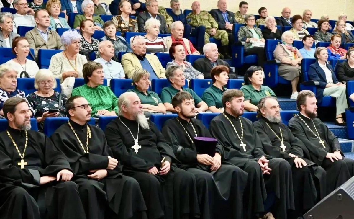В Белове прошла встреча главы города с общественностью и духовенством