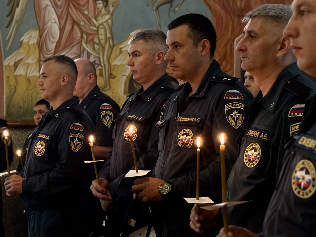 В соборе Рождества Христова города Новокузнецка совершили молебен о благополучии труда горноспасателей