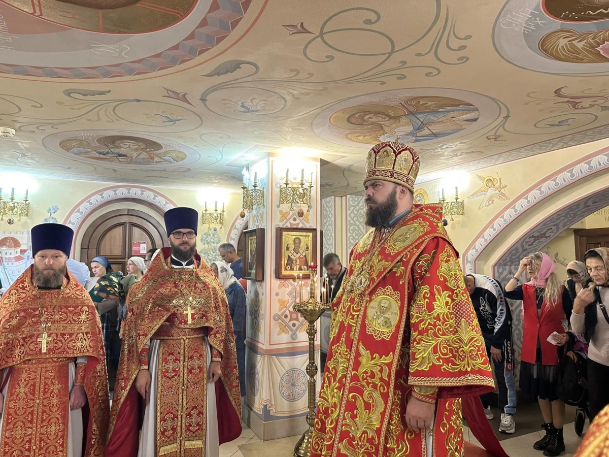 Викарий Кемеровской епархии возглавил престольные торжества кемеровского храма в день памяти святых мучениц Веры, Надежды, Любви и матери их Софии