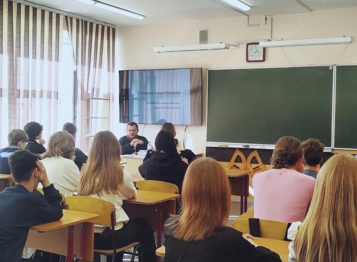 «Разговор о духовном»: священнослужитель провёл занятия для школьников города Междуреченска