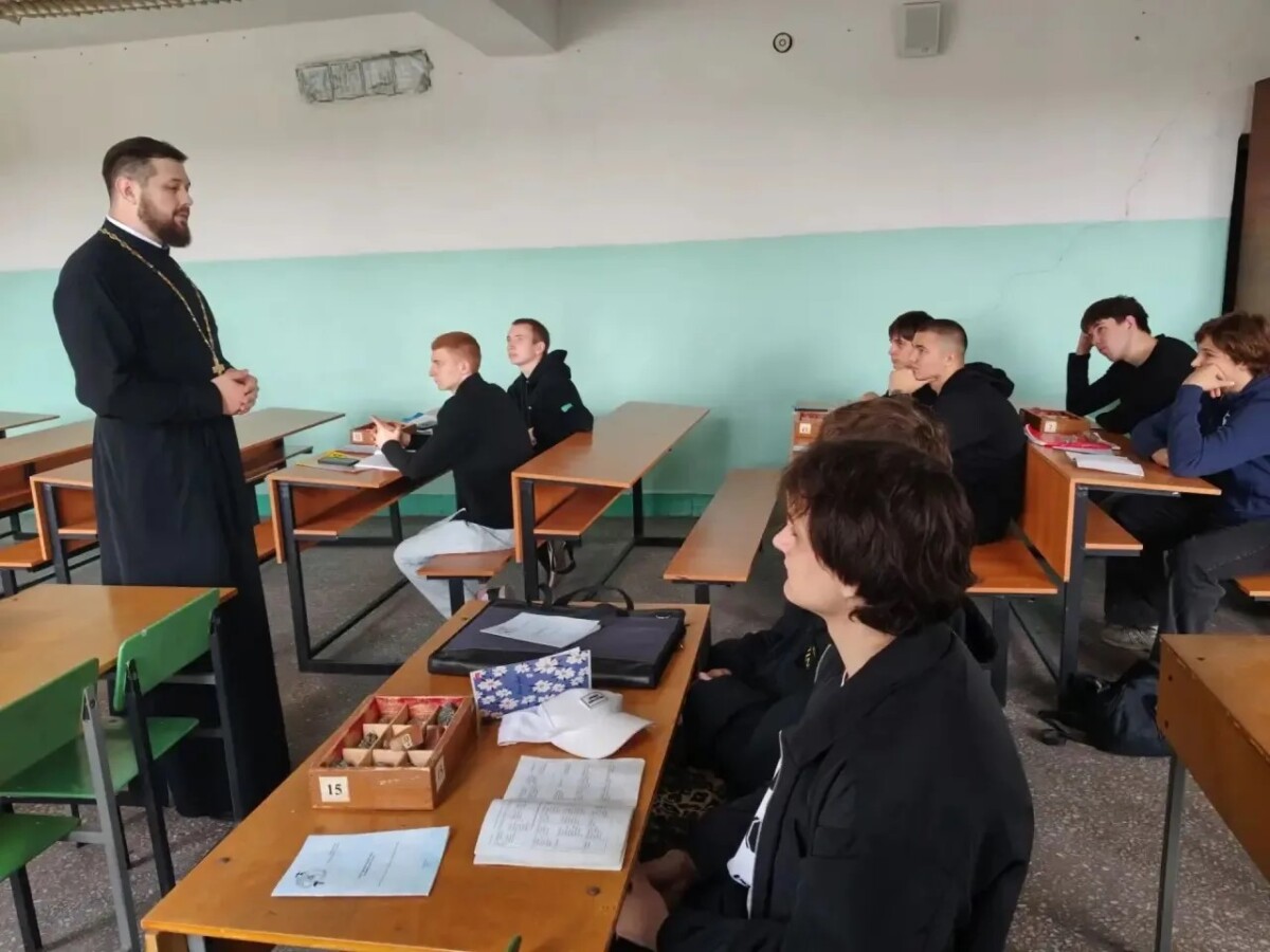 В Сибирском государственном индустриальном университете прошла встреча студентов со священником