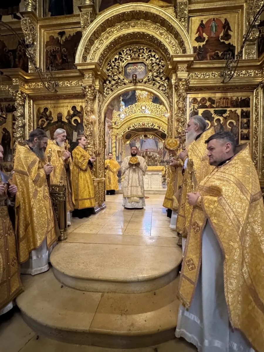 Епископ Мариинский и Юргинский Иннокентий встретил день тезоименитства в Троице-Сергиевой лавре