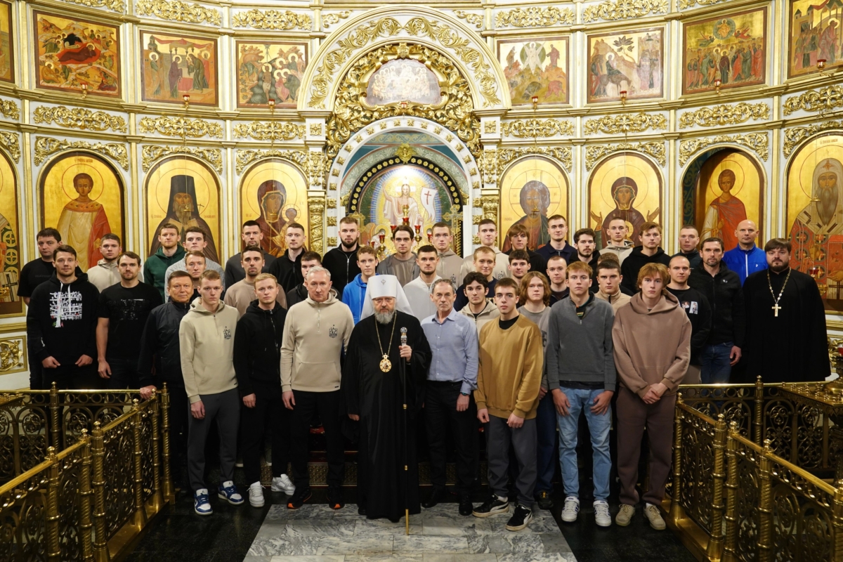 Глава митрополии благословил кемеровских хоккеистов перед стартом нового чемпионата